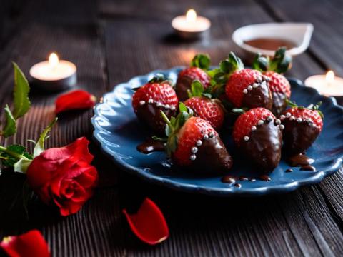 Dark chocolate strawberries Thumbnail