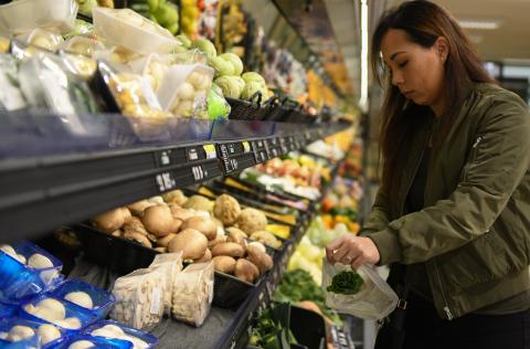 Aviano AB volunteer shopper Thumbnail