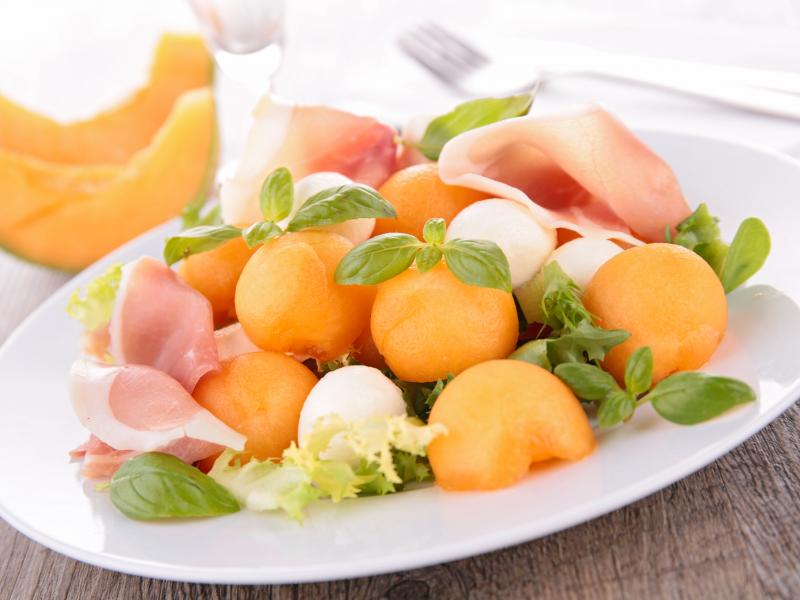 Quick Summer Cantaloupe and Prosciutto Salad Thumbnail