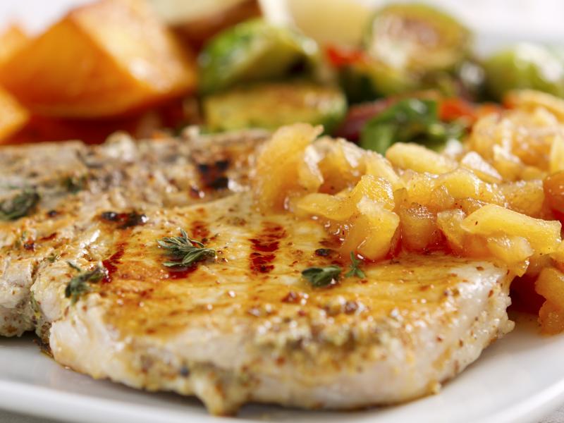 Apple pork chops with sweet potato Thumbnail